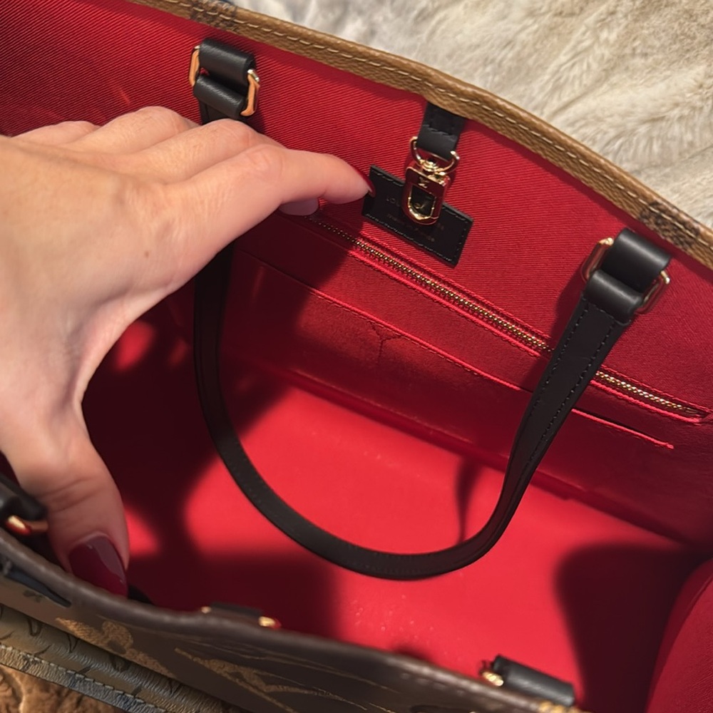 New. Never carried. Comes w dust bag and box. - Picture 2 of 6